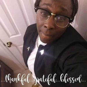 Meet your Posher, Dee